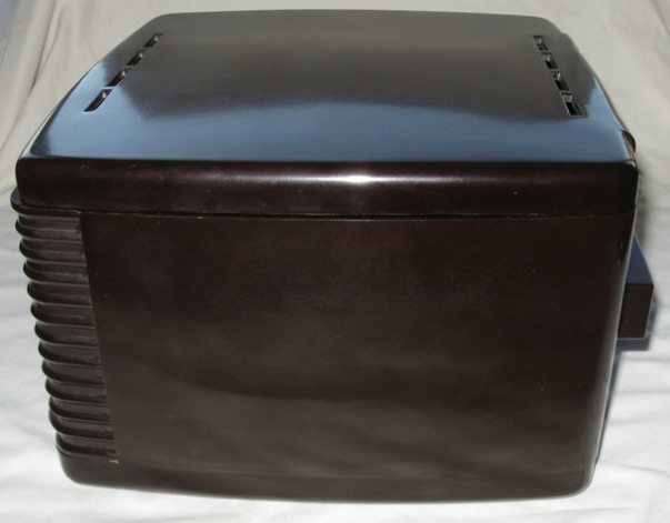 Side view opposite to the power cord